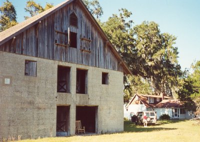 barn.jpg (36079 bytes)