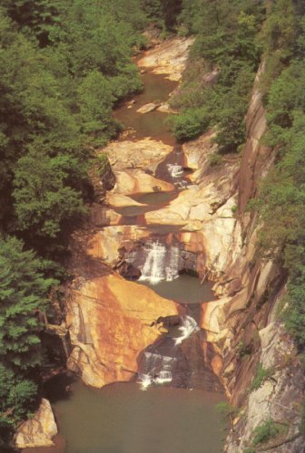 tallfalls.jpg (46635 bytes)