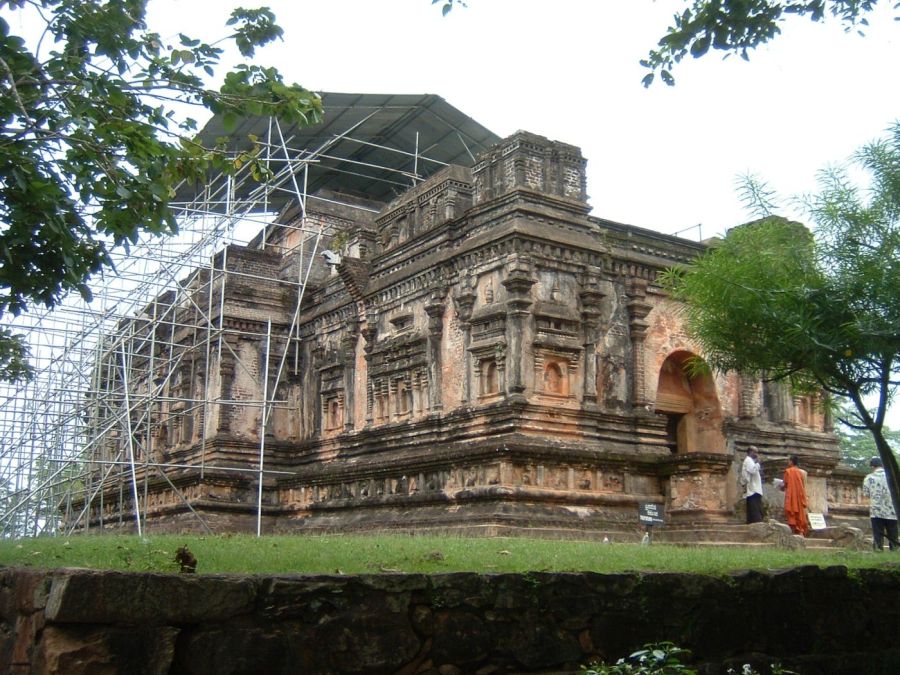 Suzanna Travels to Sri Lanka