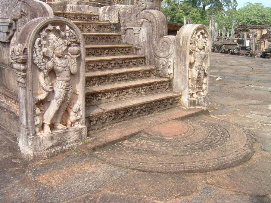 Suzanna Travels to Sri Lanka